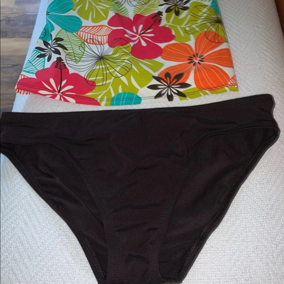 La Blanca 2 Piece Swimsuit, Size 8 - Picture 8 of 9
